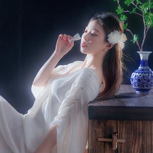 鞠君彩